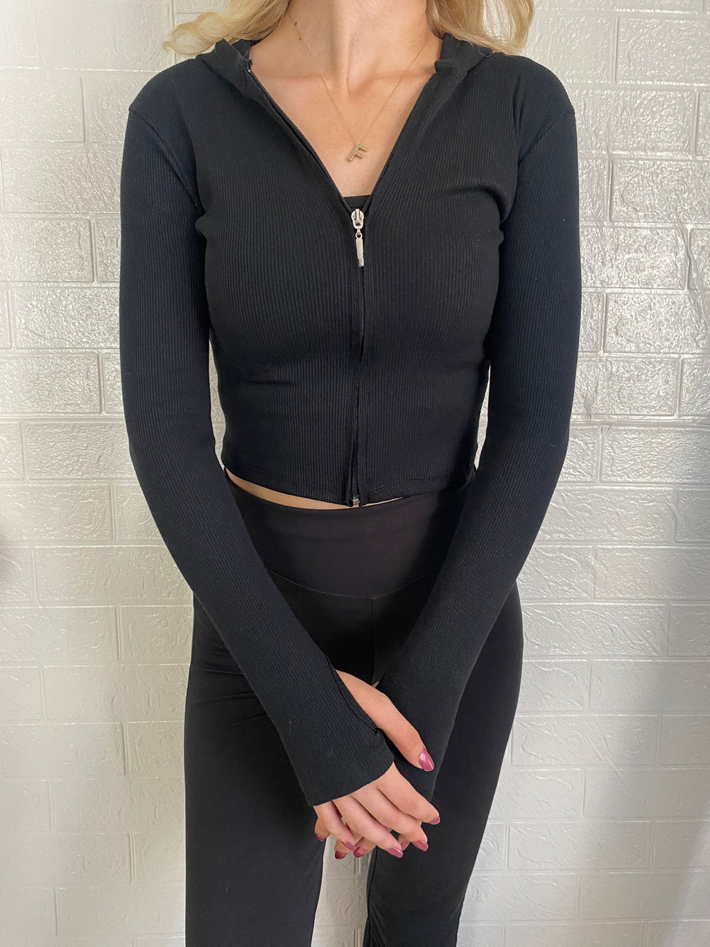 Siyah Ribana Parmak Geçmeli Crop Fermuarlı Hırka