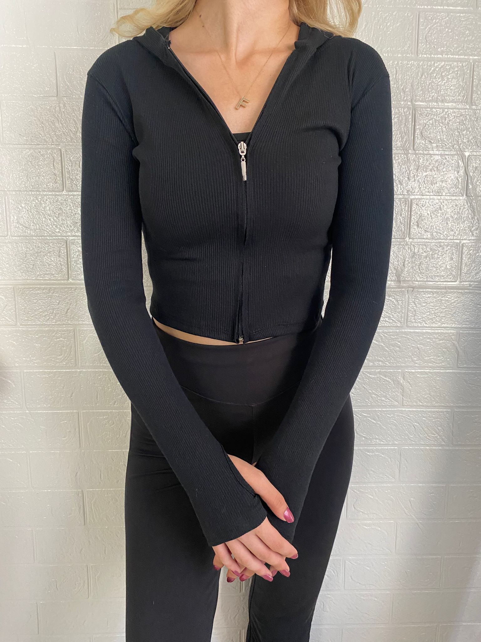 Siyah Ribana Parmak Geçmeli Crop Fermuarlı Hırka