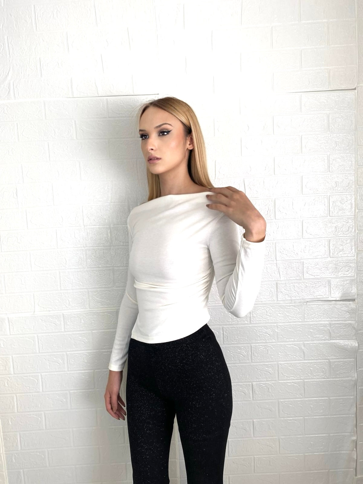 kayık yaka beyaz bluz